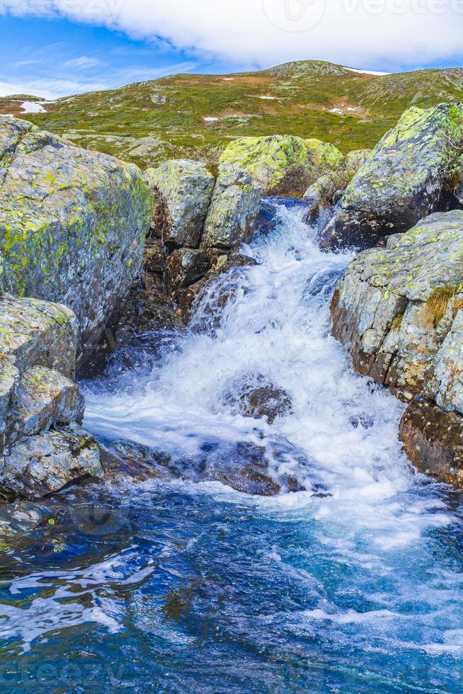 vacker storebottane river vid vavatn lake, hemsedal, norge foto