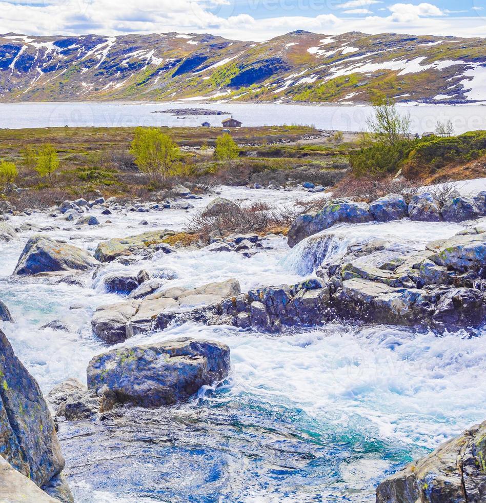 vacker storebottane river vid vavatn lake, hemsedal, norge foto