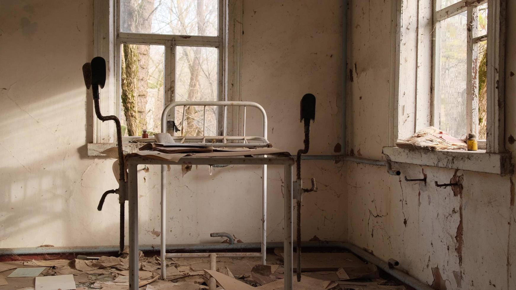 pripyat, Tjernobyl, Ukraina, 22 nov 2020 - övergivet sjukhus i Tjernobyl foto
