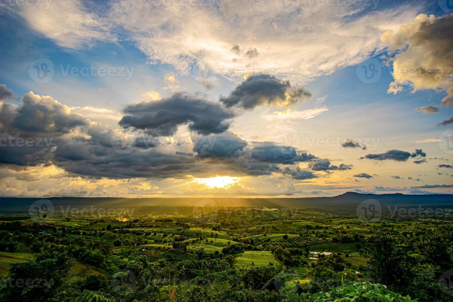 solnedgång vid takhian ngo phetchabun -provinsen, thailand foto