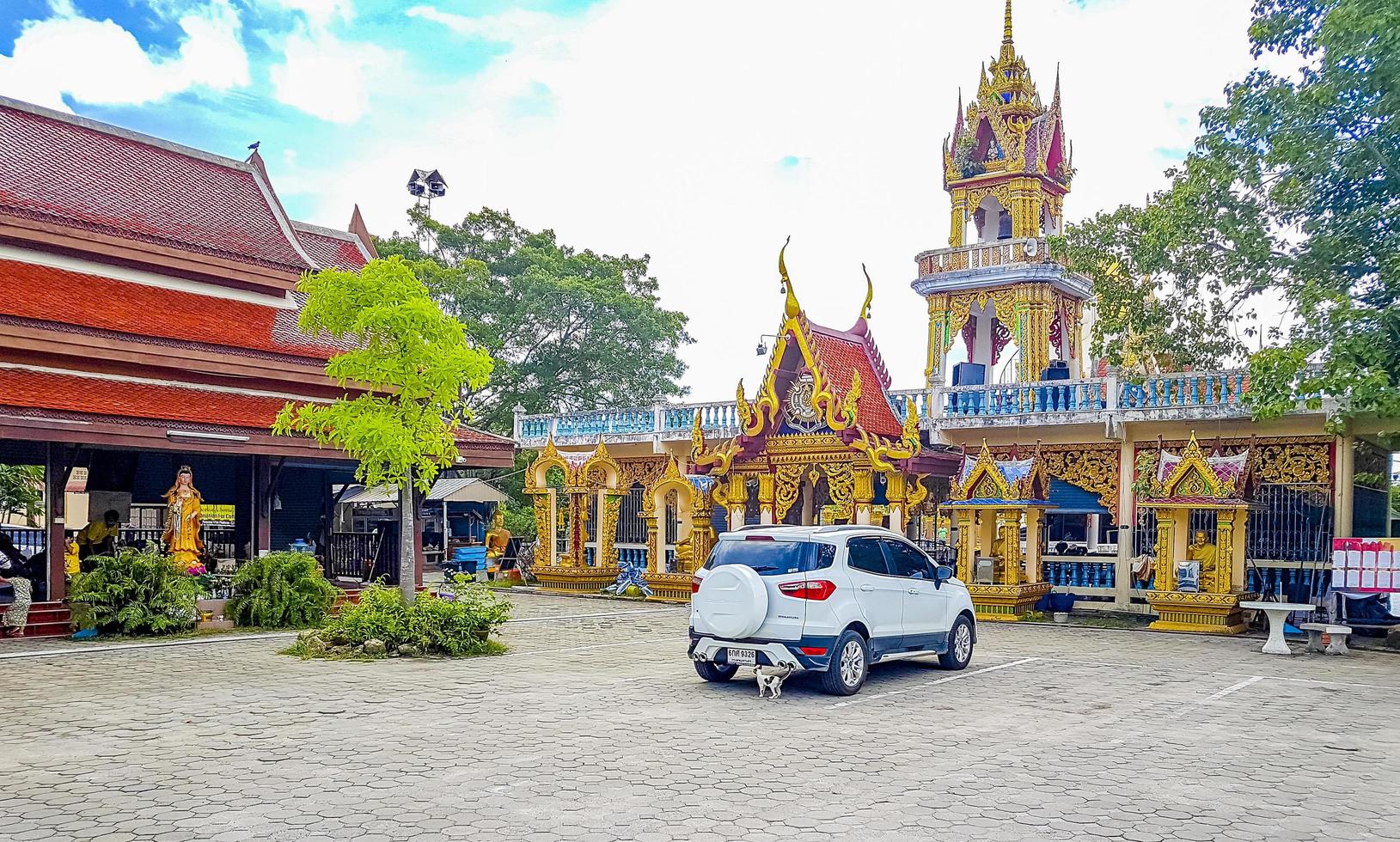 färgstark arkitektur på wat plai laem -templet på Koh Samui -ön, Thailand, 2018 foto