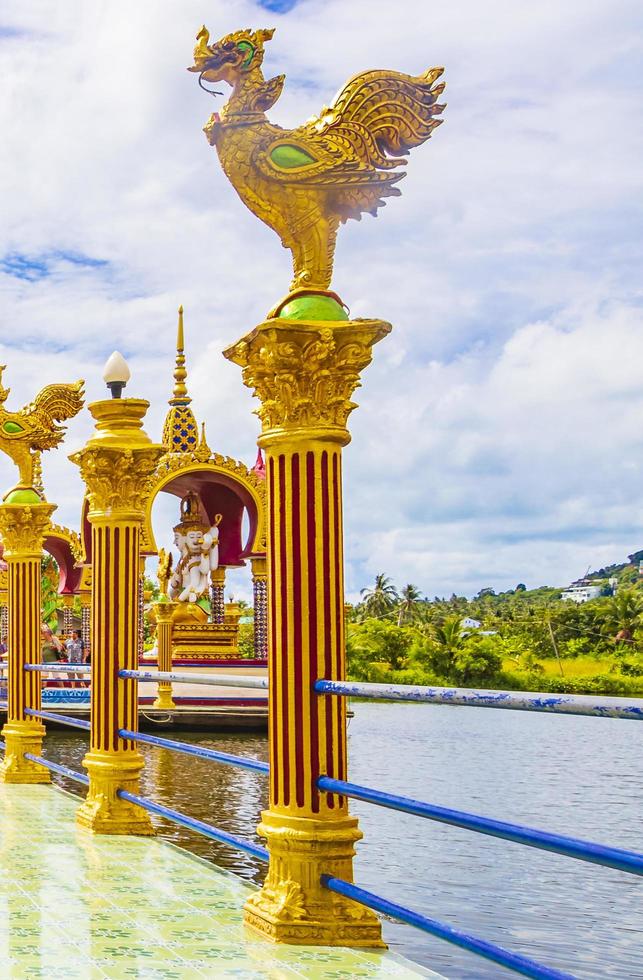 färgstark arkitektur på wat plai laem -templet på Koh Samui -ön, Thailand, 2018 foto