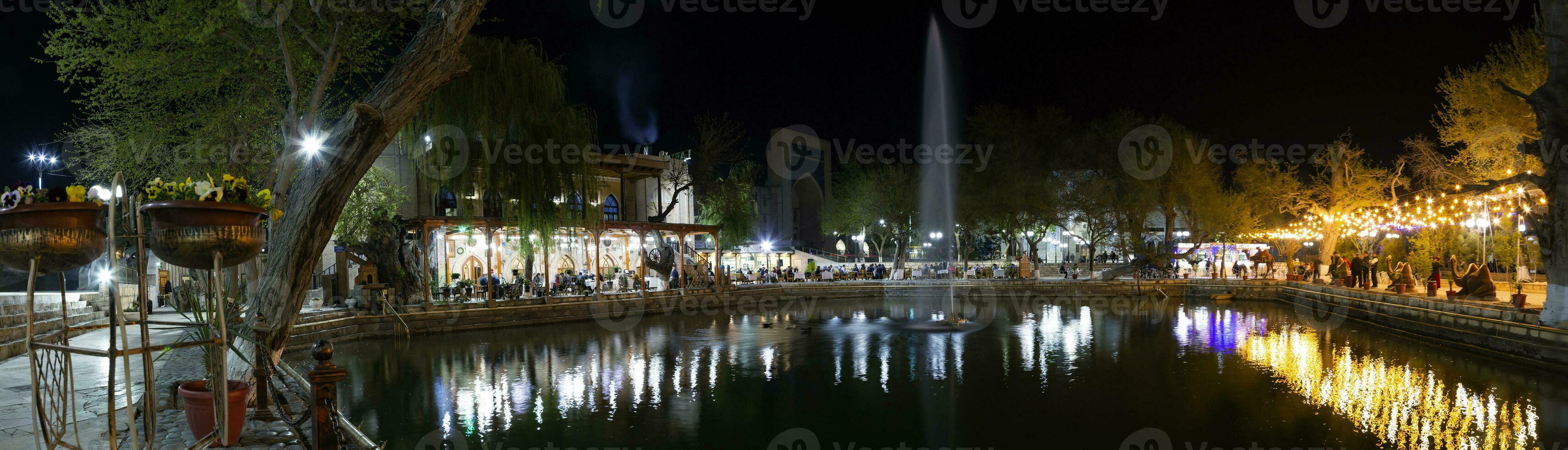 panorama- se av lyabi-khauz ensemble, bukhara foto