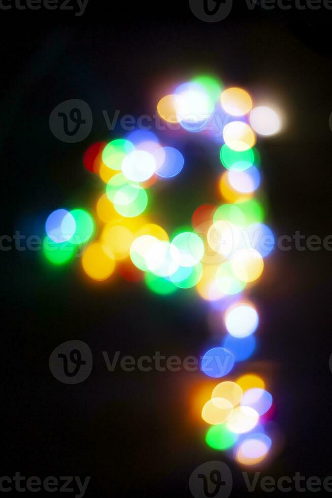 siffra 4 tillverkad med de bokeh av jul lampor foto