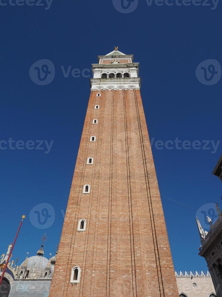 st mark campanile i Venedig foto
