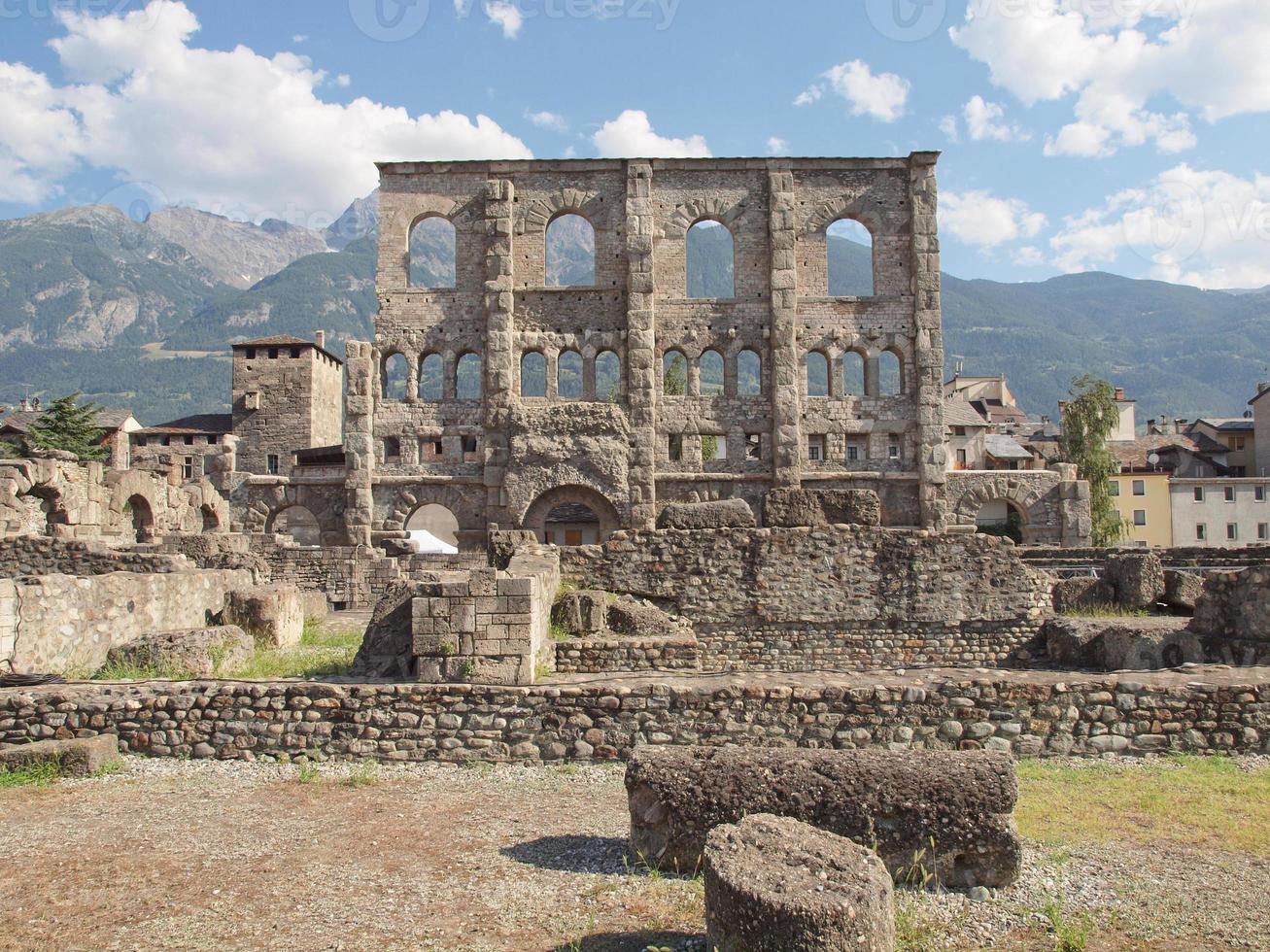 romersk teater aosta foto