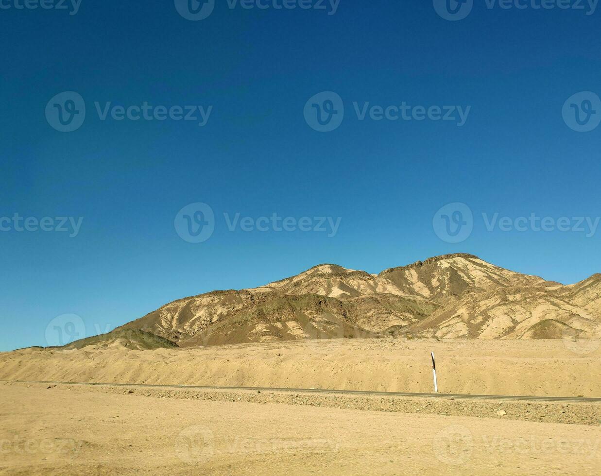 väg genom de öken, sinai berg, kullar foto