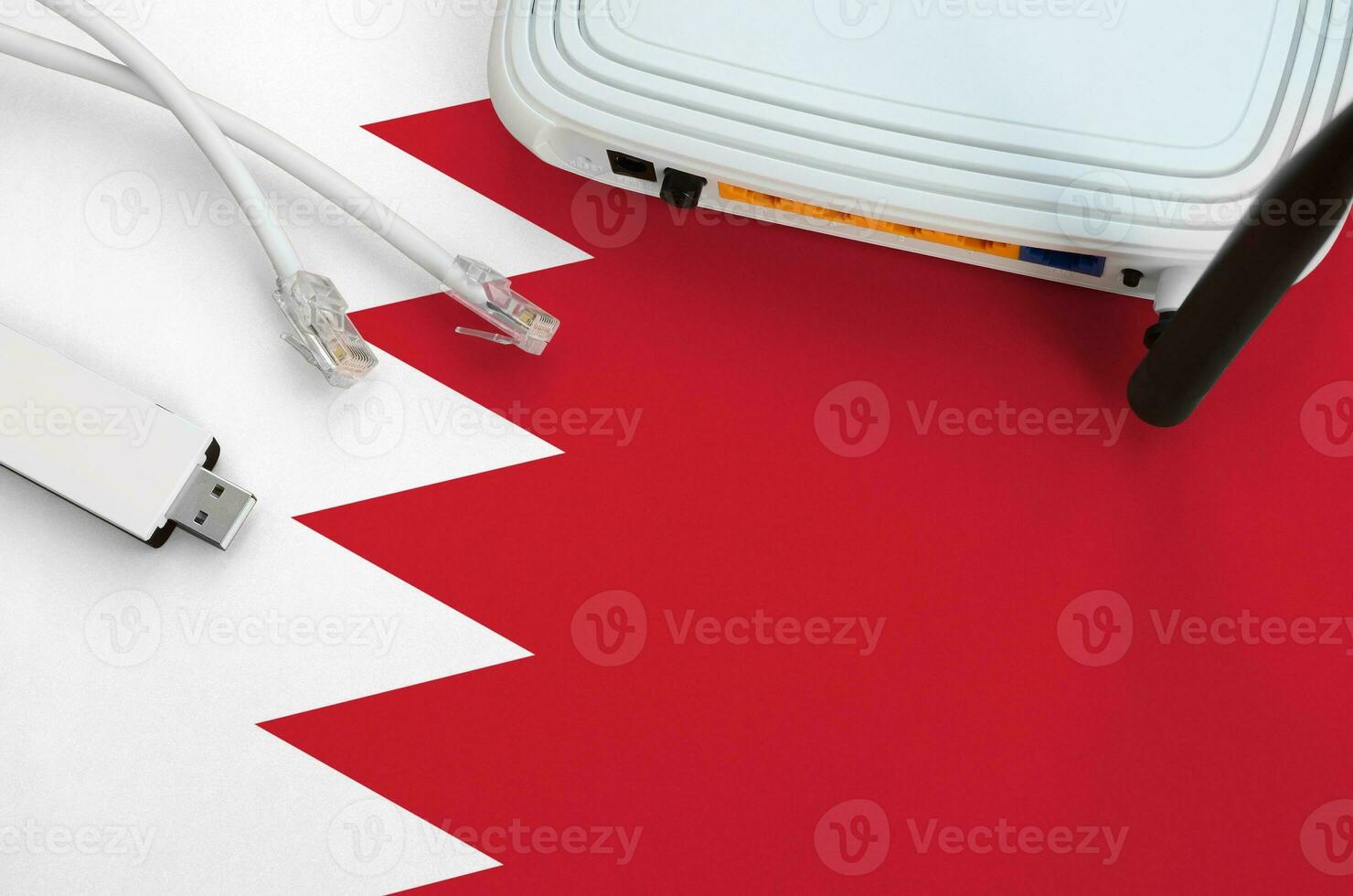 bahrain flagga avbildad på tabell med internet rj45 kabel, trådlös uSB wiFi adapter och router. internet förbindelse begrepp foto