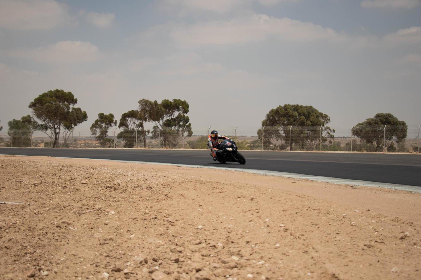 stad, land, mmm dd, åååå - motorcykeltävling på en racerbana foto