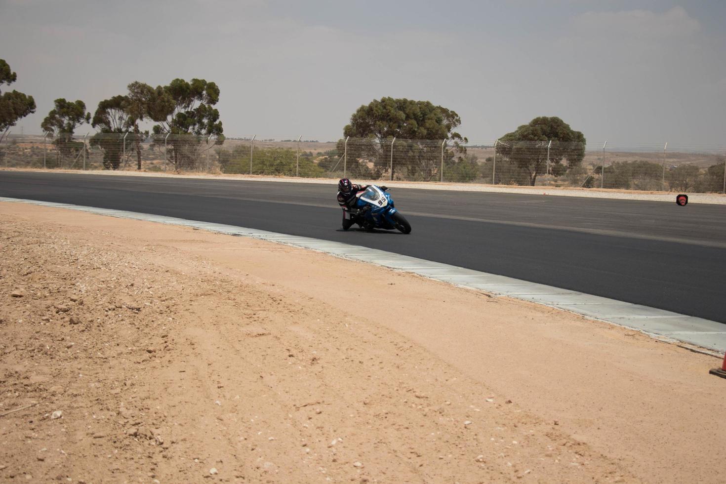 stad, land, mmm dd, åååå - motorcykeltävling på en racerbana foto