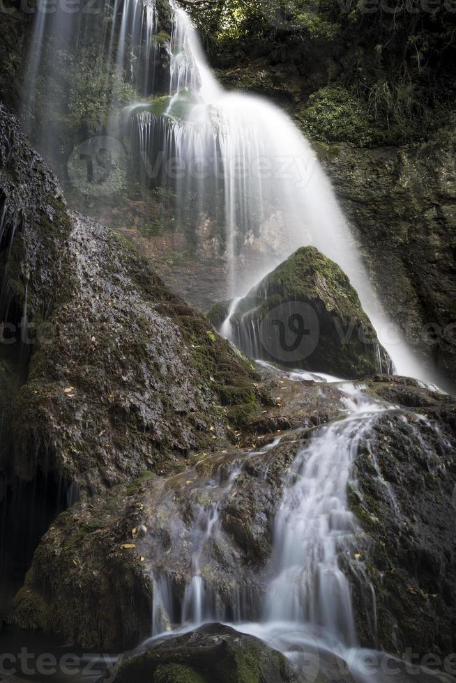 krushuna vattenfall i bulgarien foto