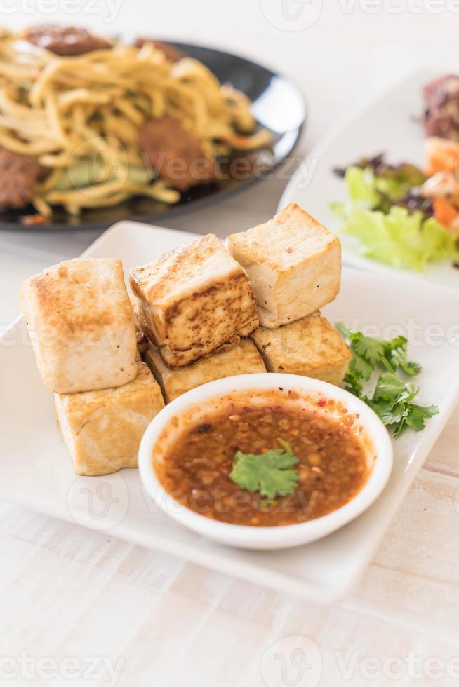 stekt tofu - hälsosam mat foto