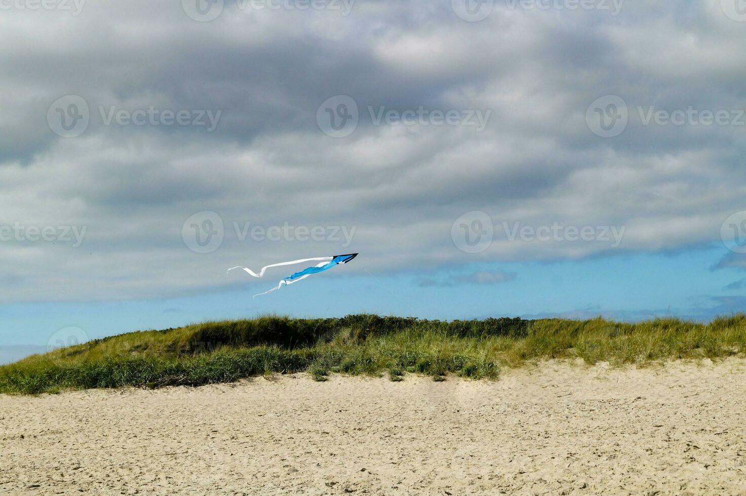 visningar av de ändlös strand på de nordlig hav i blavand Danmark foto