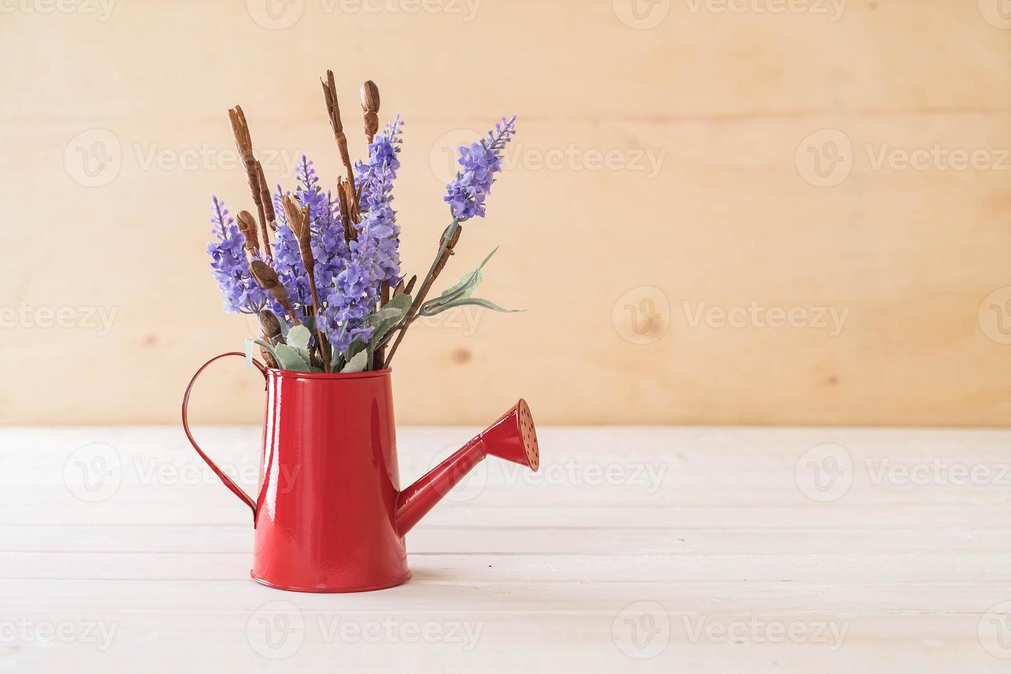 statice och caspia blommor i vas foto