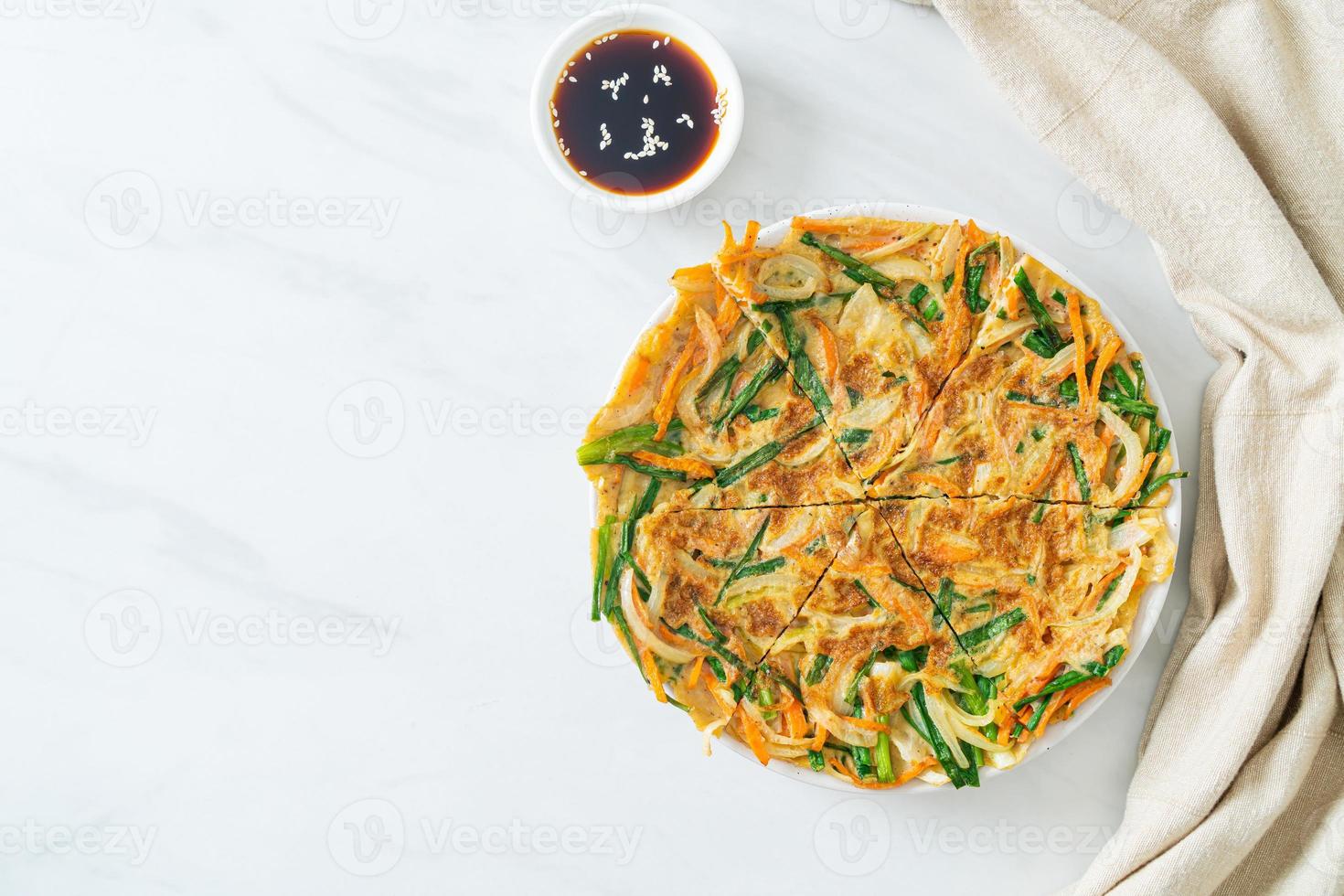 pajeon eller koreansk pannkaka eller koreansk pizza foto