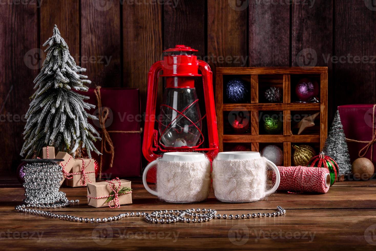 vackra flerfärgade juldekorationer foto