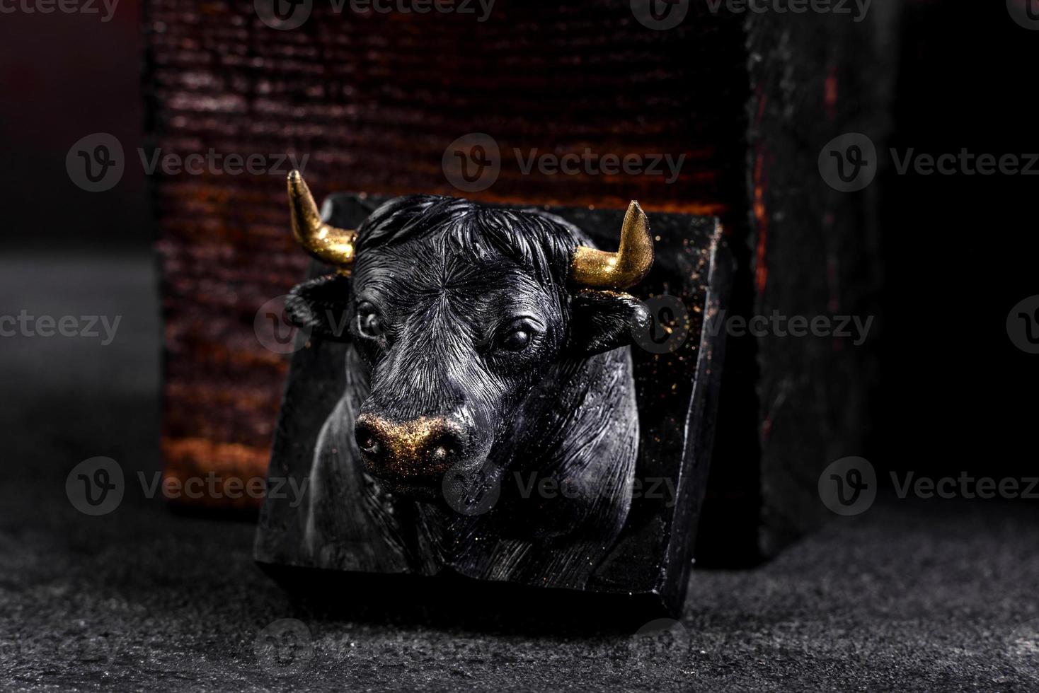 figuren av en tjur gjord av tvål i present foto