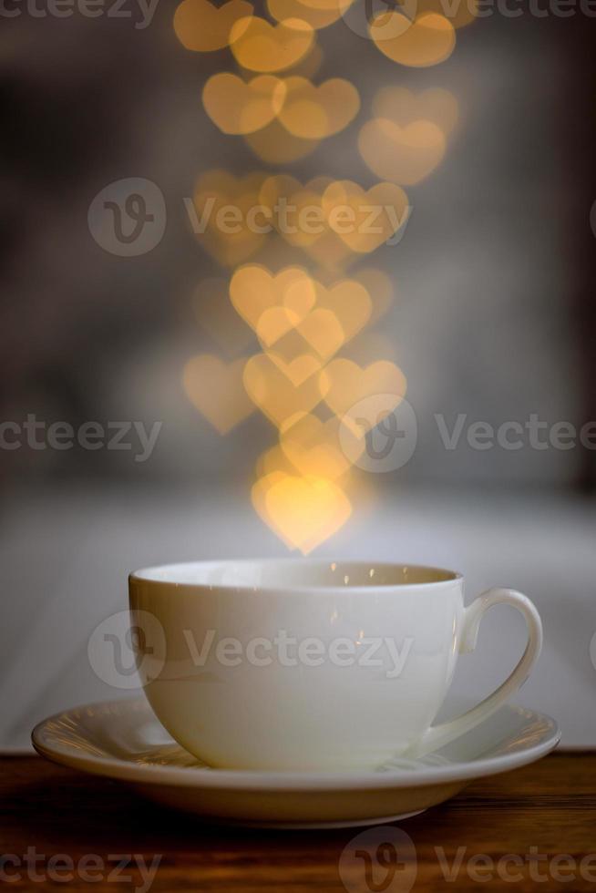 en kopp med en varm uppfriskande morgondryck foto