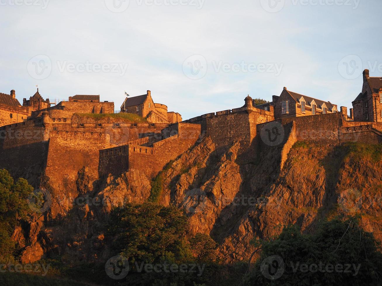 Edinburghs slott vid solnedgången foto