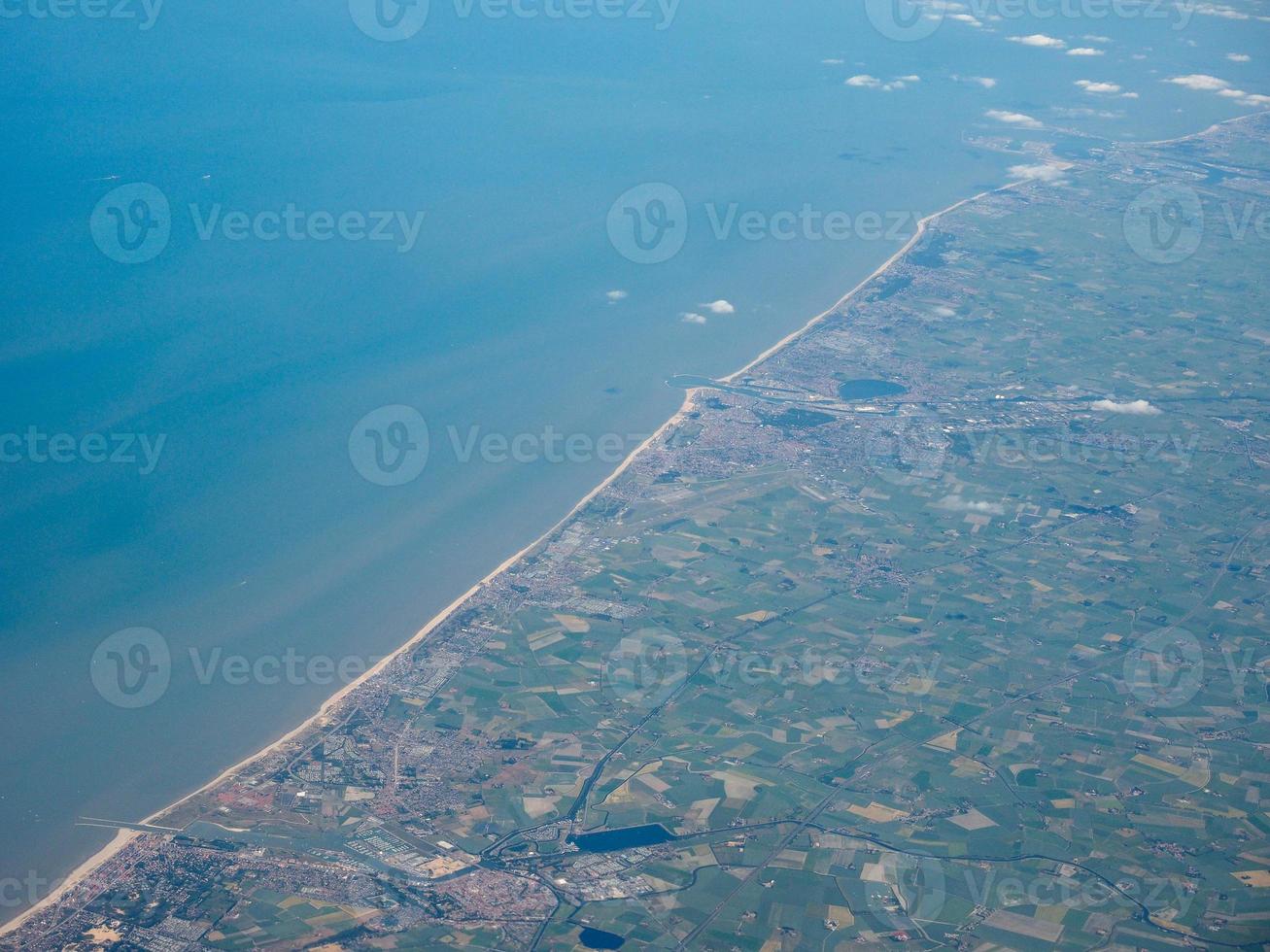 Flygfoto över Belgiens kust foto