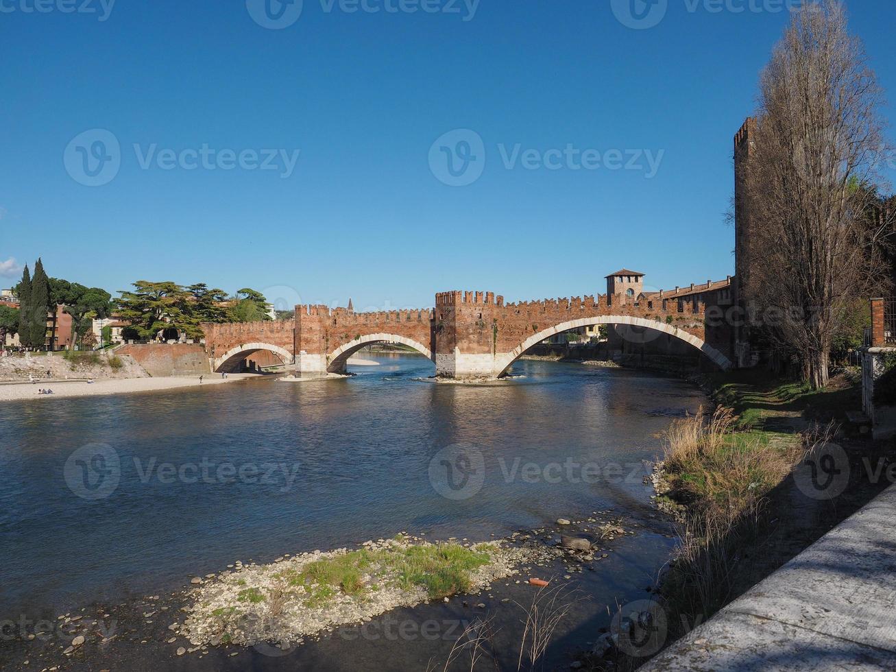 castelvecchio bridge aka scaliger bridge i verona foto