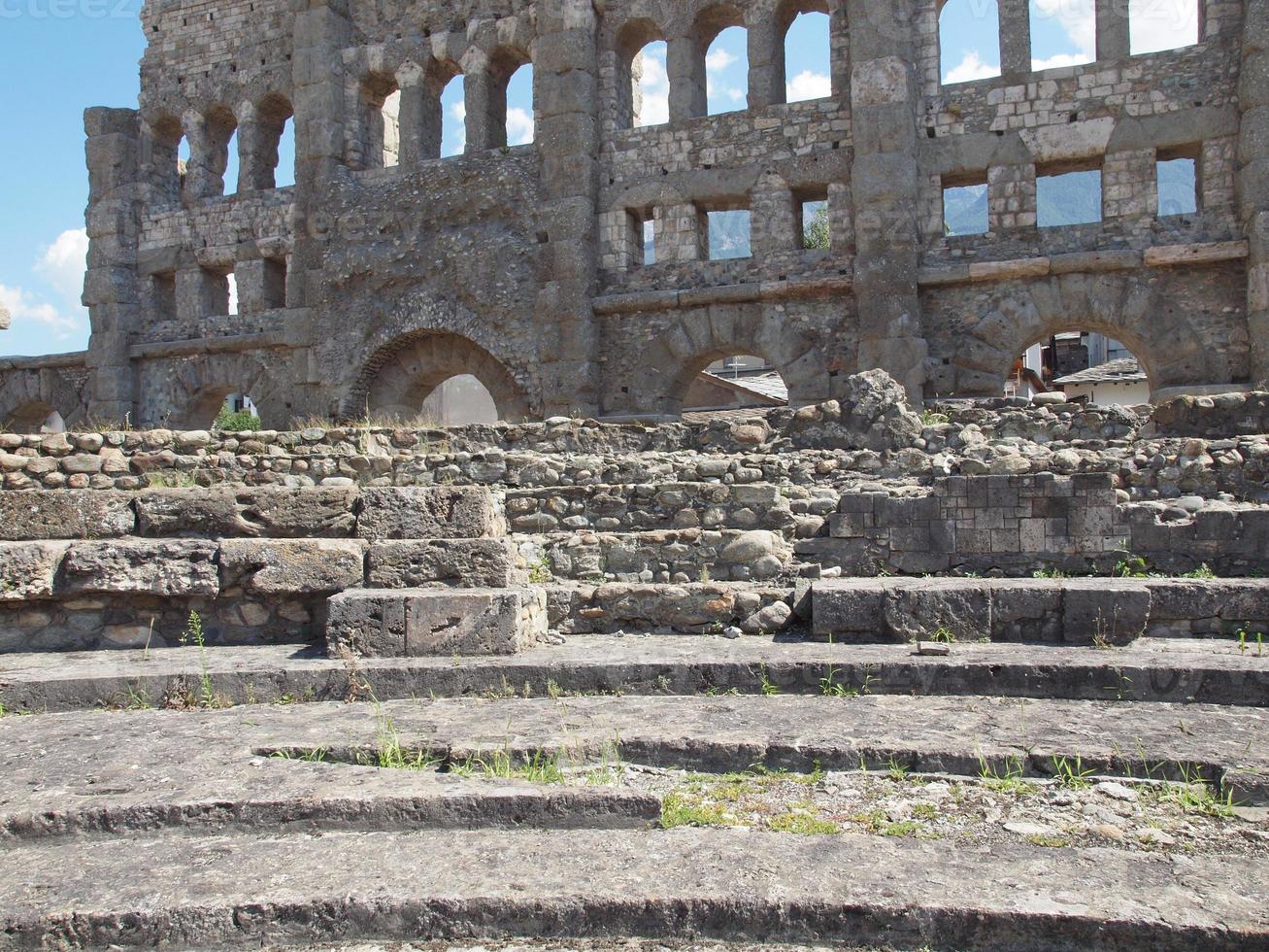 romersk teater aosta foto