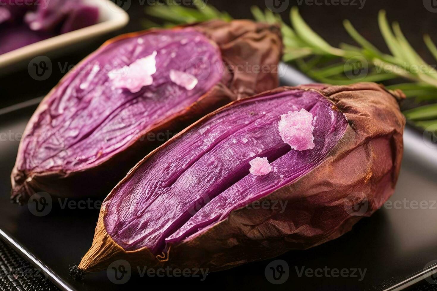 rostad färsk lila ljuv potatis professionell reklam mat fotografi ai genererad foto