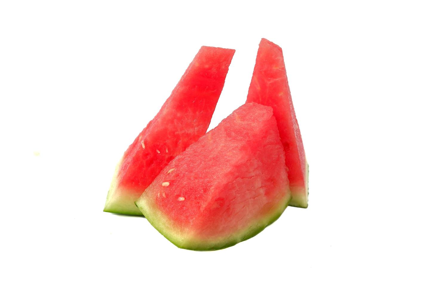 skivad vattenmelon isolerad på en vit bakgrund foto