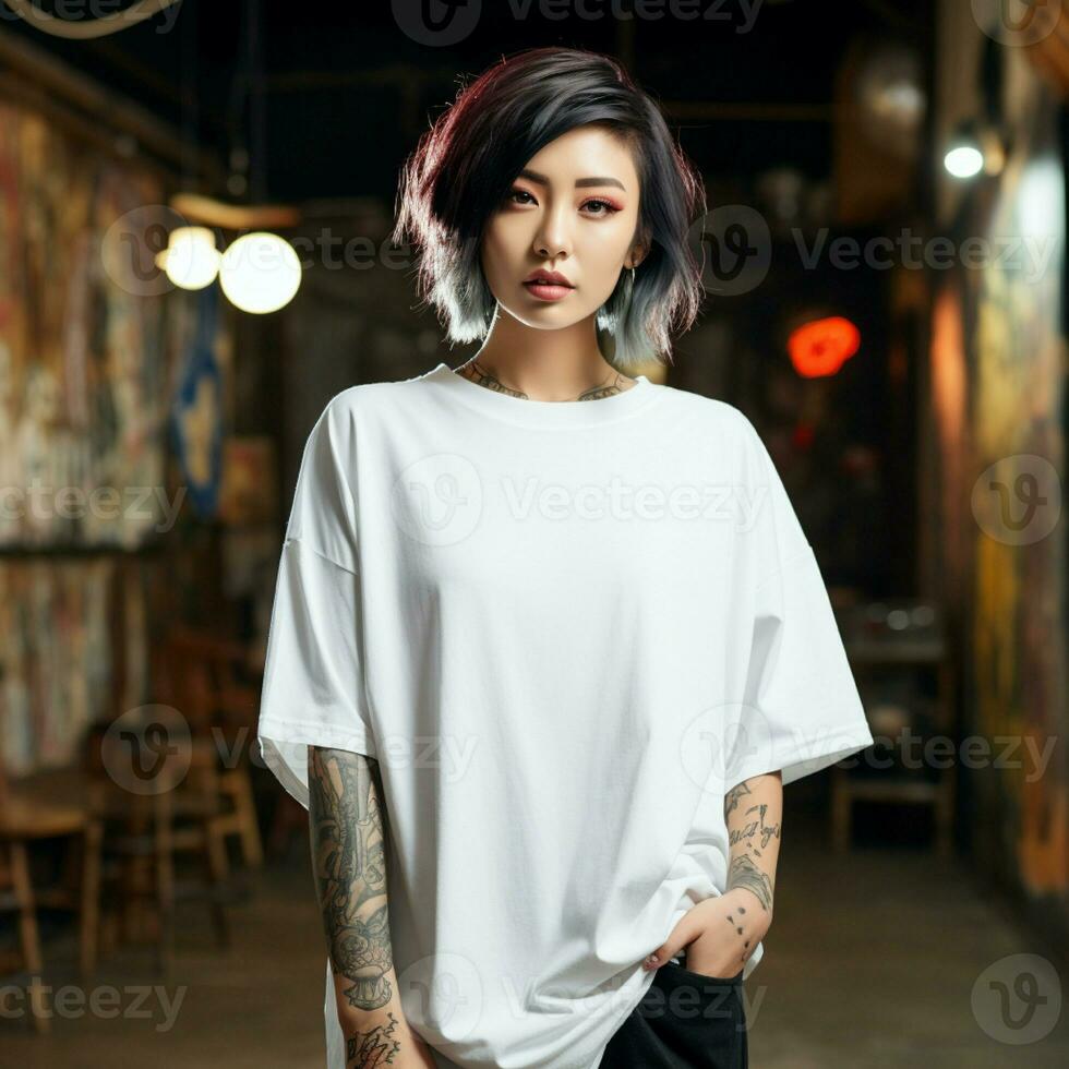 ai genererad ett asiatisk flicka med tatueringar bär en vit överdimensionerad t-shirt foto