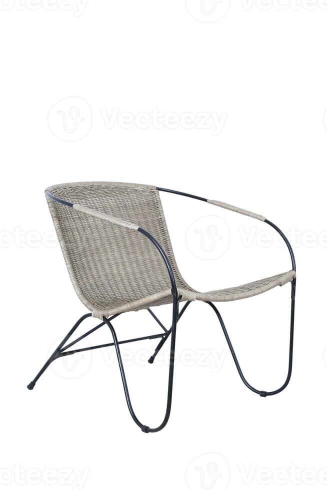 handgjort korg- stol tillverkad av rotting. isolerat bild på vit bakgrund foto