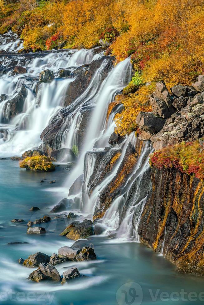 vackra isländska vattenfall foto