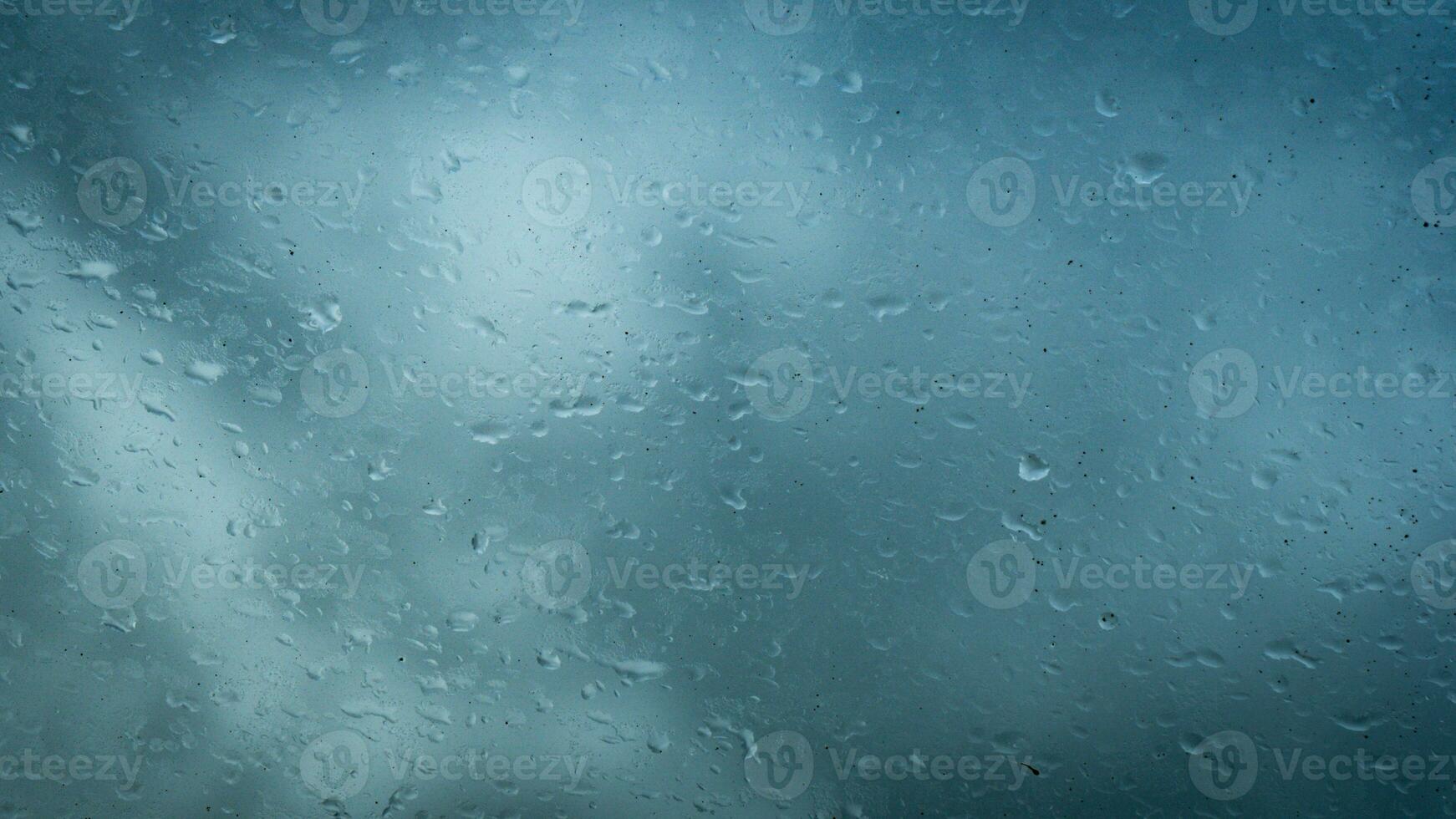 regn vatten droppar på glas foto