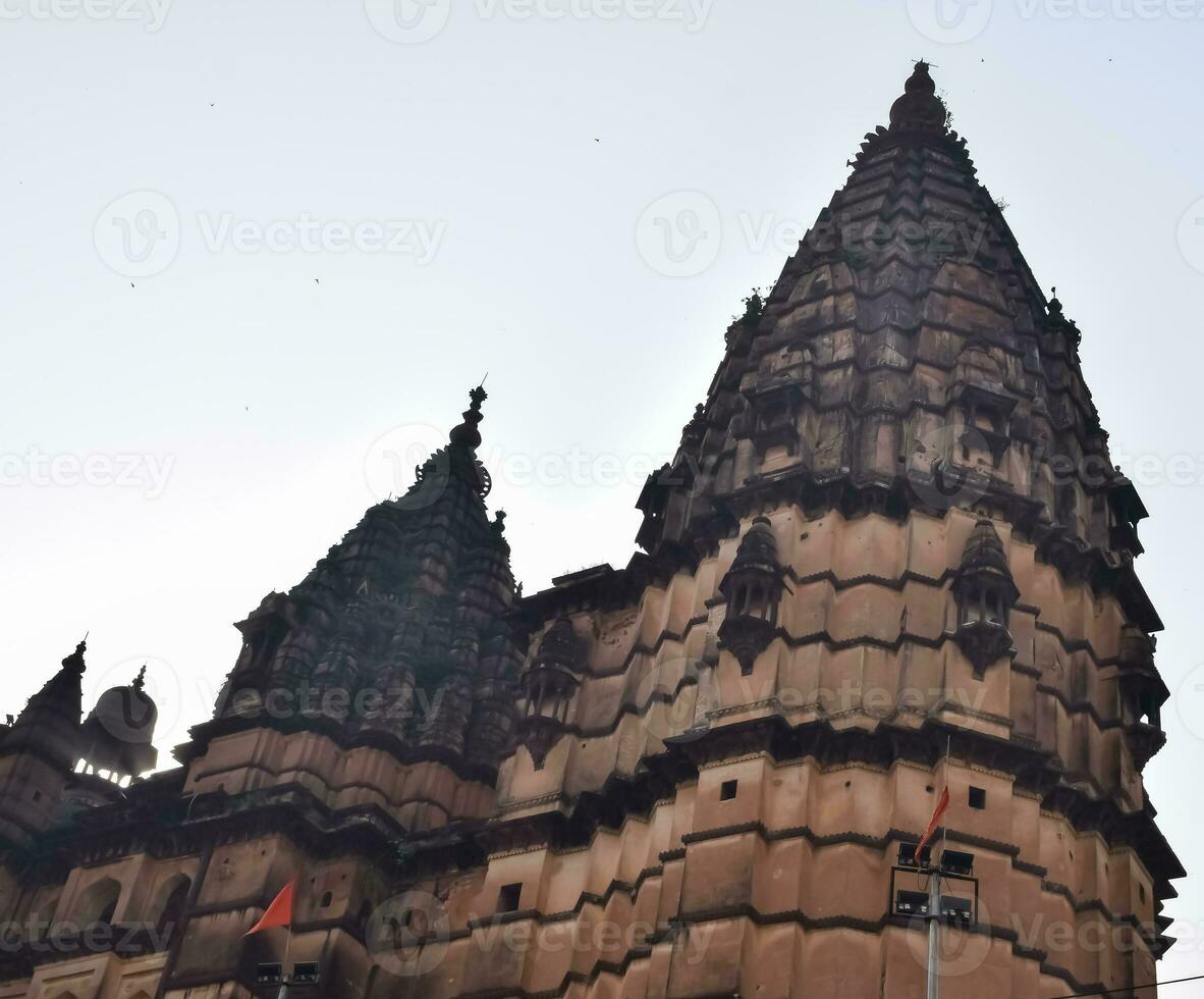 skön se av orchha palats fort, raja mahal och chaturbhuj tempel från jahangir mahal, orchha, madhya Pradesh, jahangir mahal - orchha fort i orchha, madhya Pradesh, indisk arkeologisk webbplatser foto