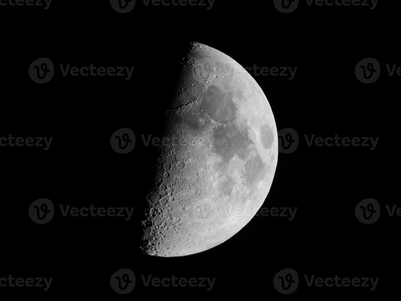 första kvartalet månen sett med teleskop foto