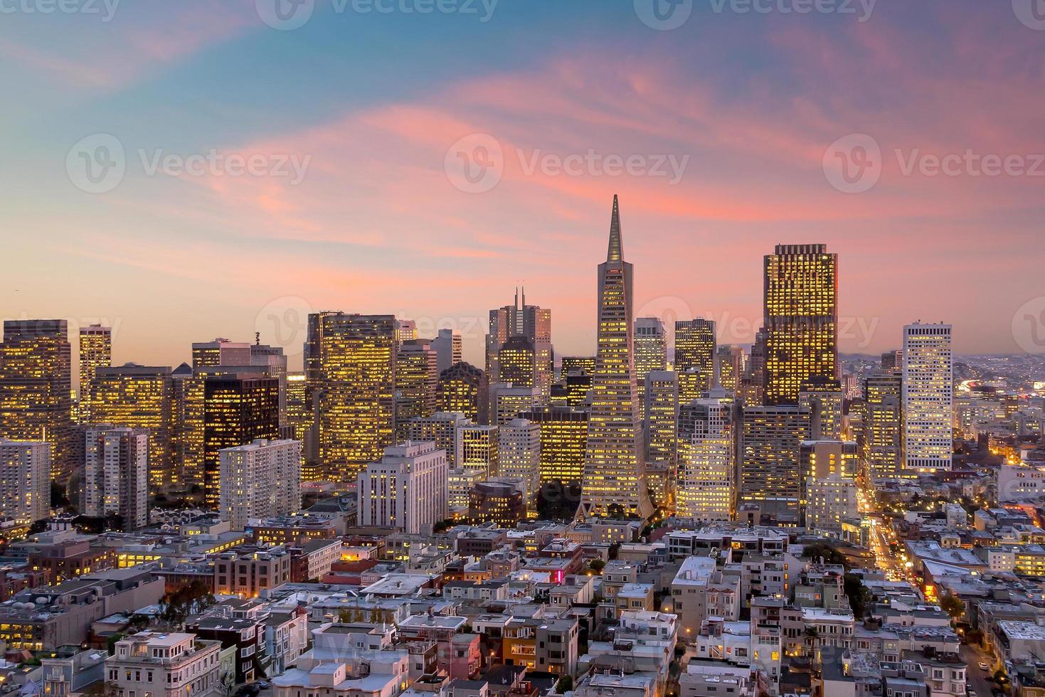 San Francisco centrum vid solnedgången. foto