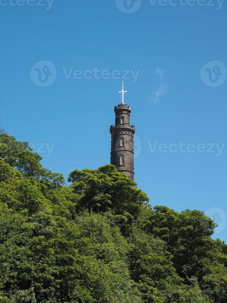 nelson monument på calton hill i edinburgh foto