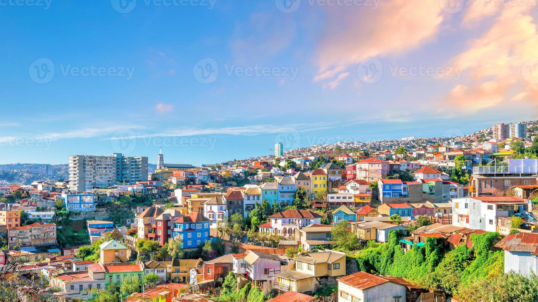 färgglada byggnader i valparaiso, chile foto