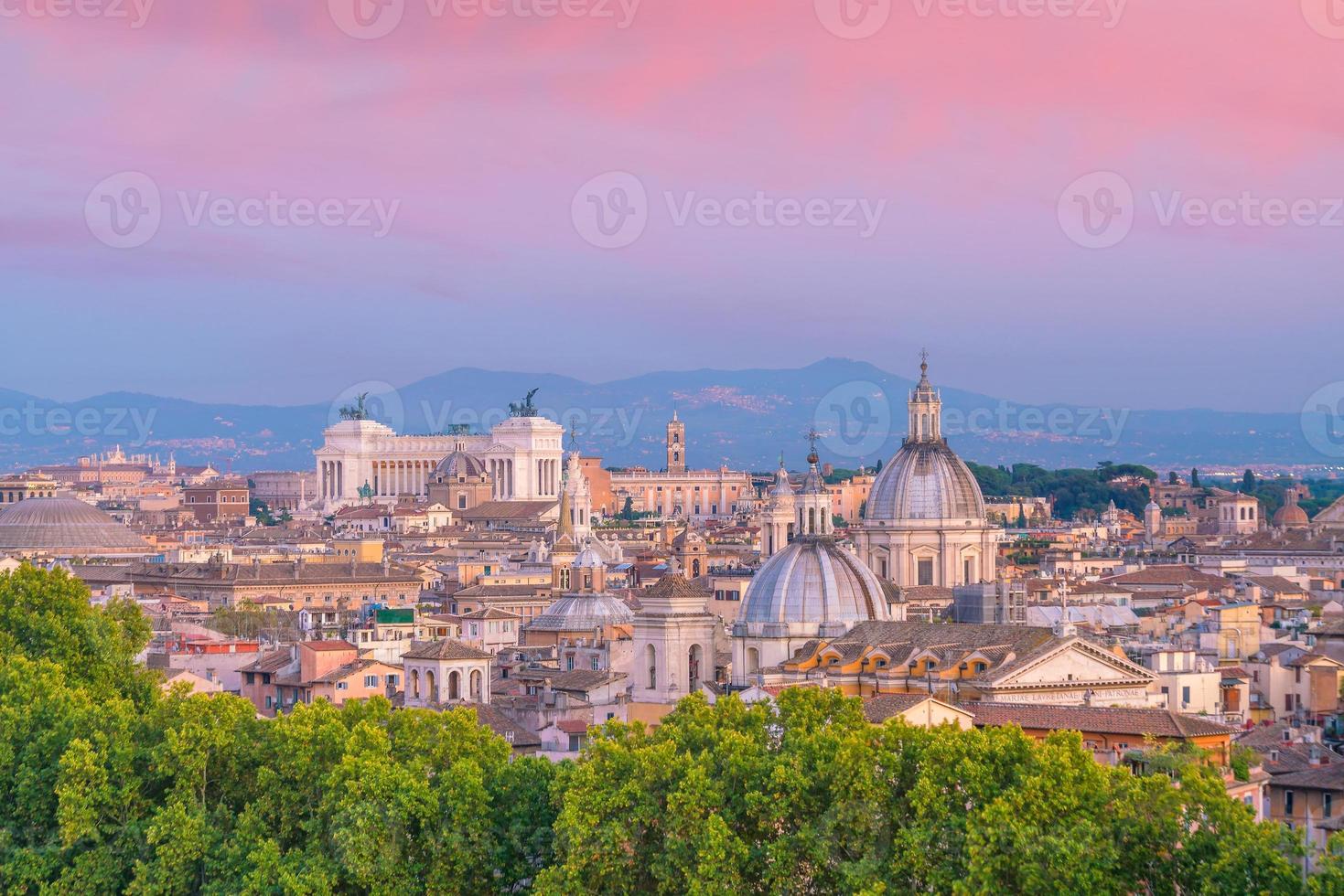 ovanifrån av Rom stadens silhuett från Castel Sant'angelo foto