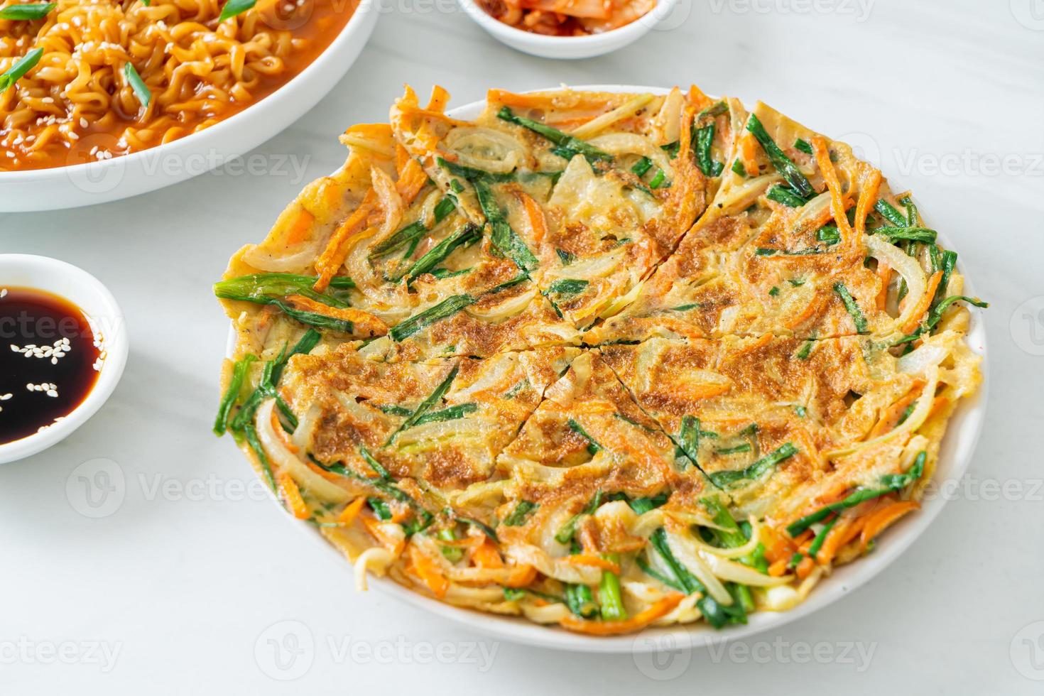 pajeon eller koreansk pannkaka eller koreansk pizza foto