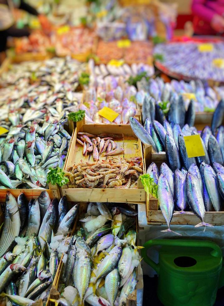 fiskmat i ett fiskmarknadsställ foto
