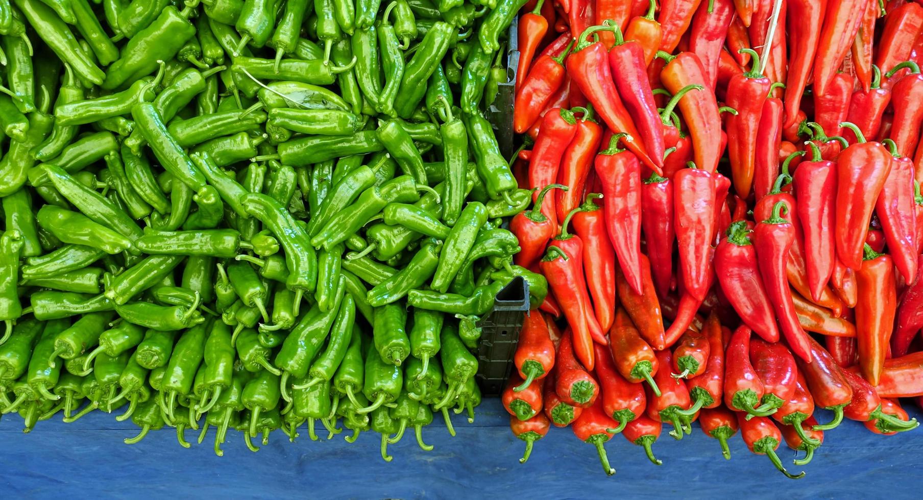 ekologisk röd och grön paprika foto