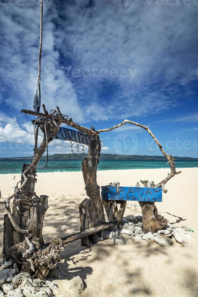 berömd puka strandutsikt på det tropiska paradiset Boracay Island i Filippinerna foto