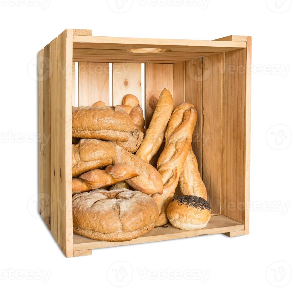 bröd i trälåda isolerad på vit bakgrund med urklippsbana foto