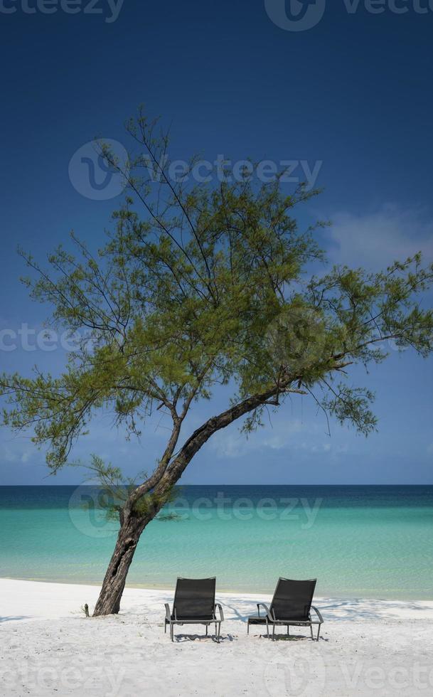 lång strand i det tropiska paradiset Koh Rong Island nära Sihanoukville Kambodja foto