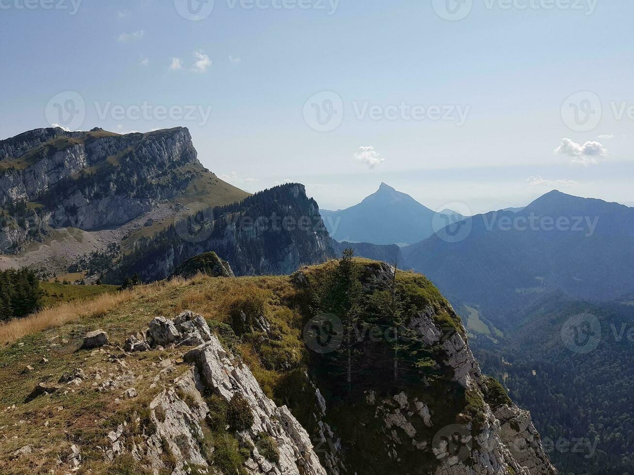 höst landskap i de savoie bergen foto