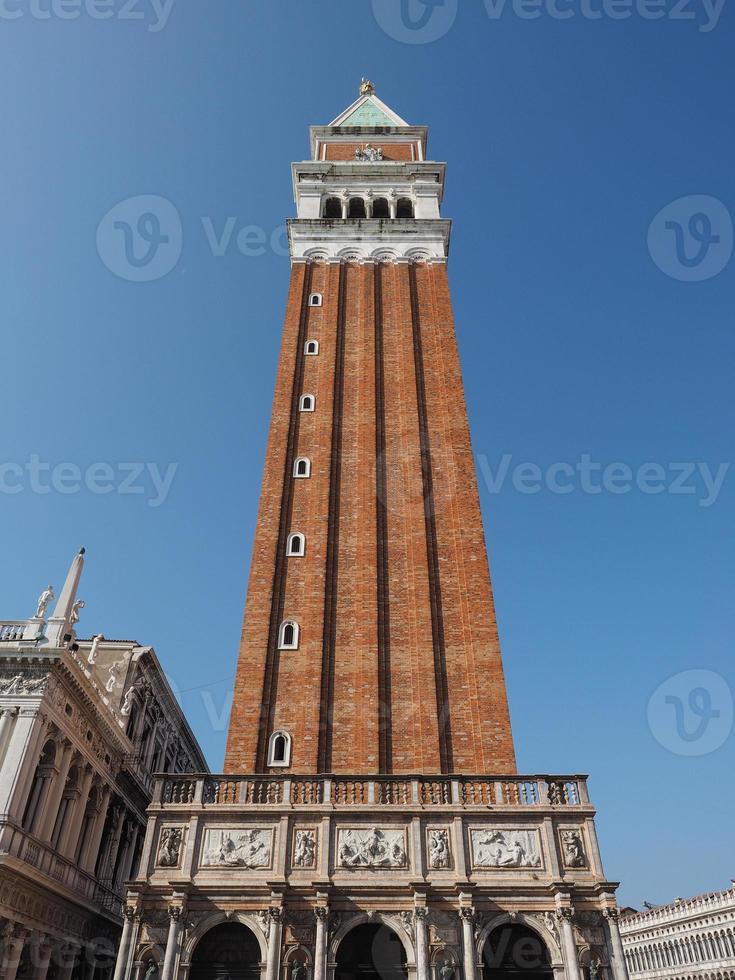 st mark campanile i Venedig foto
