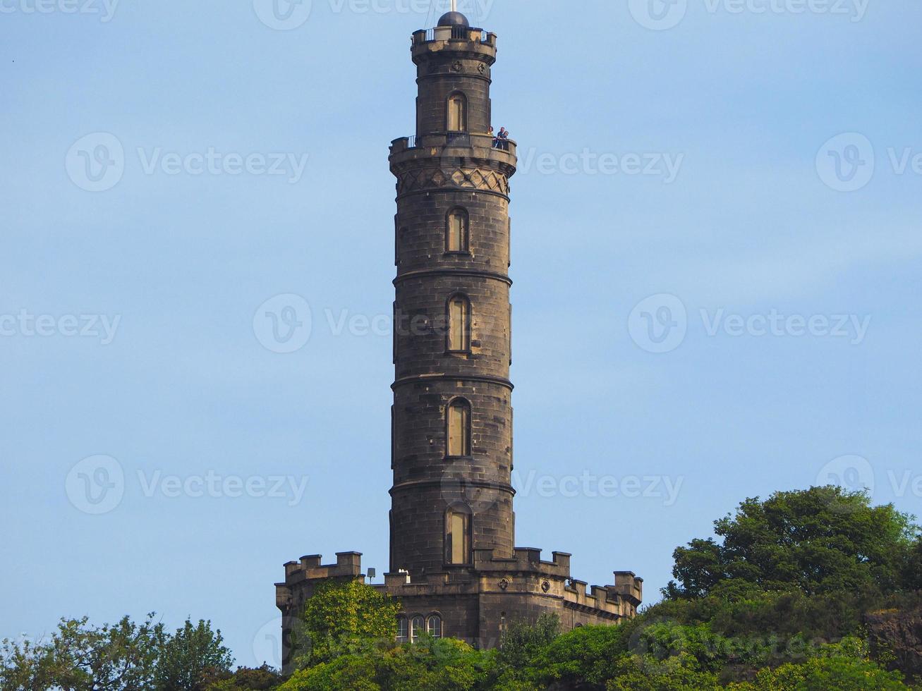 nelson monument på calton hill i edinburgh foto