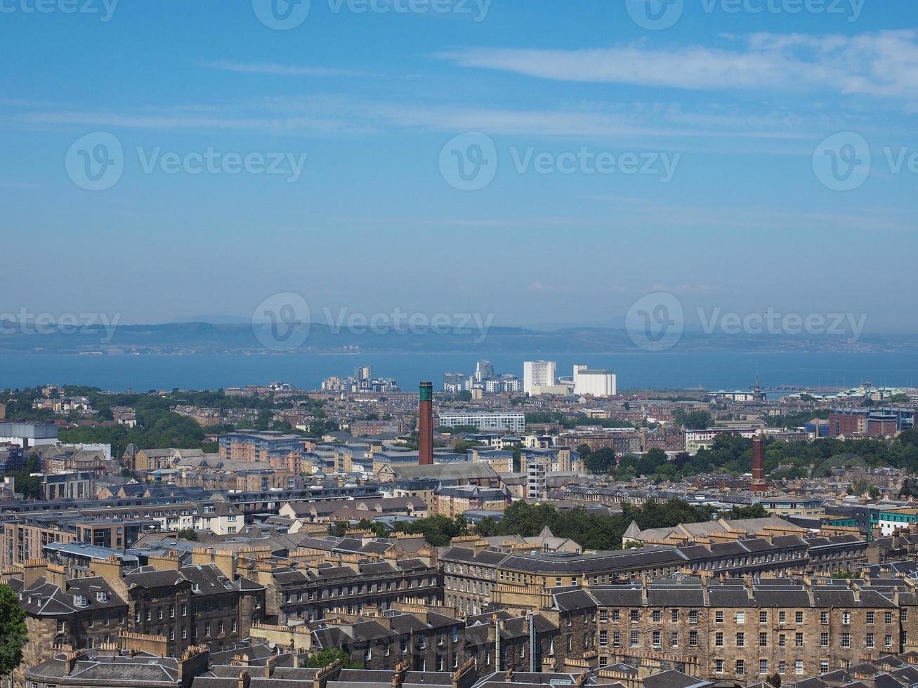 Flygfoto över Edinburgh från Calton Hill foto