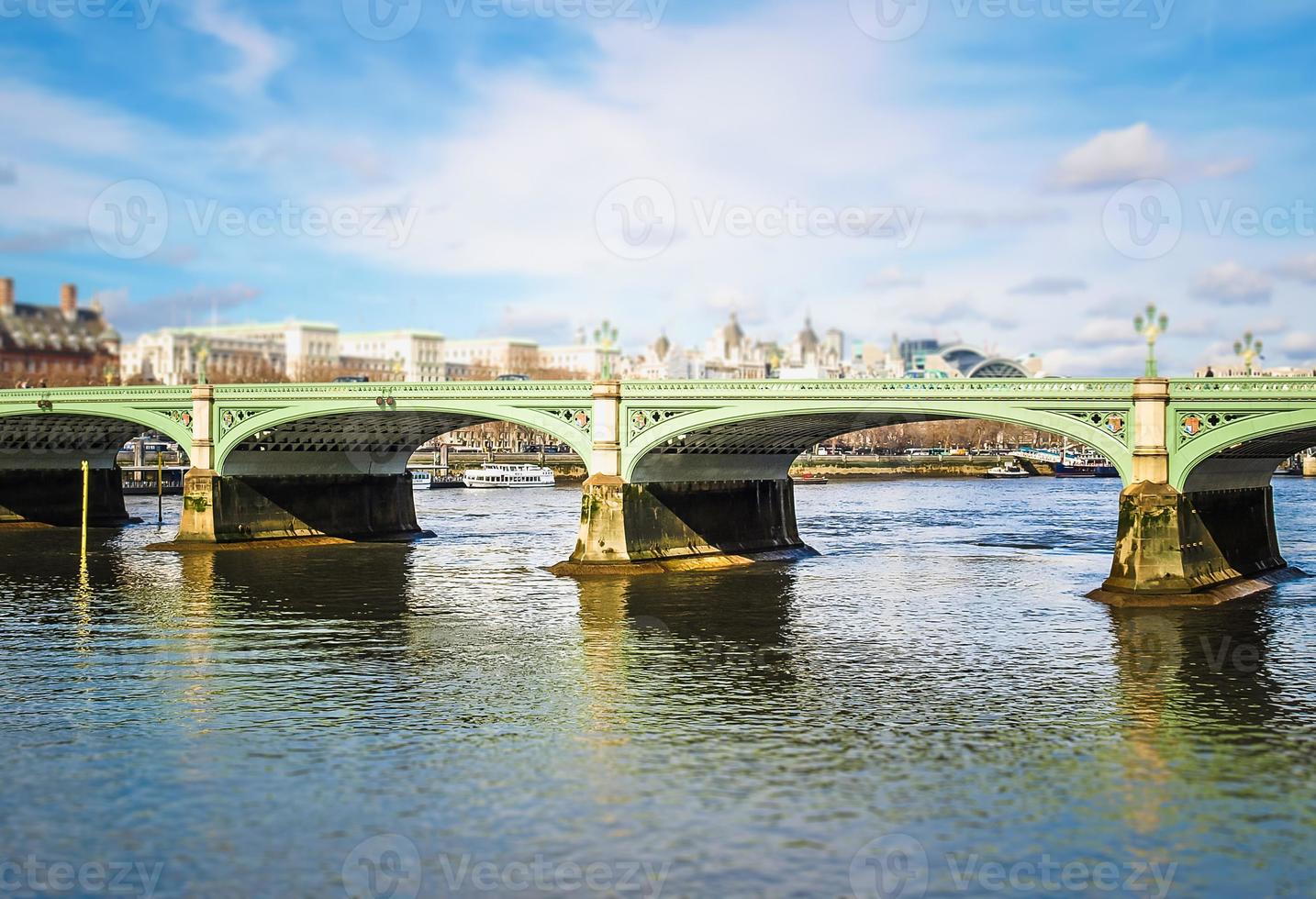 westminster bridge i london foto