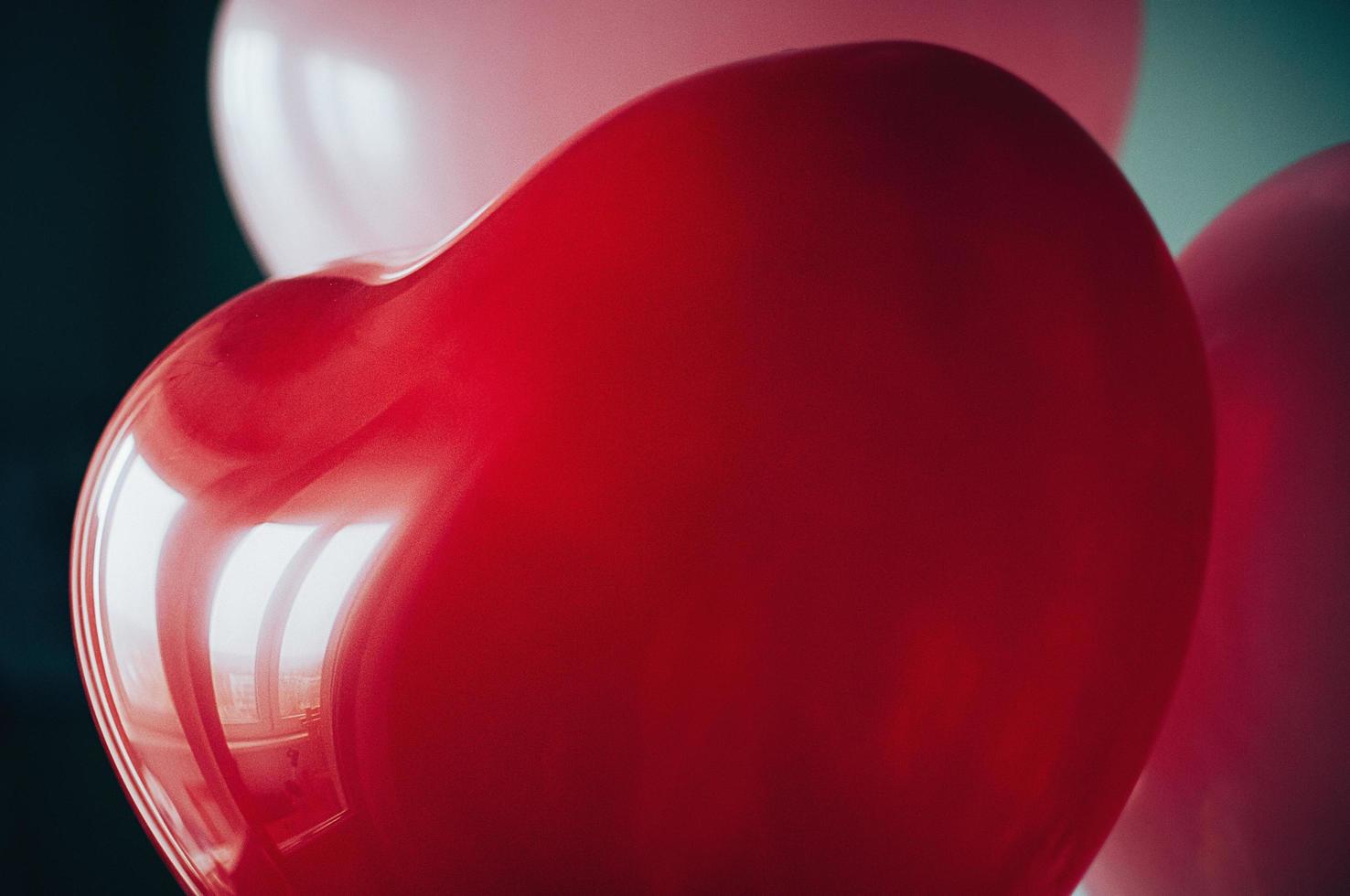 tappning röd rosa kärlek ballonger närbild foto